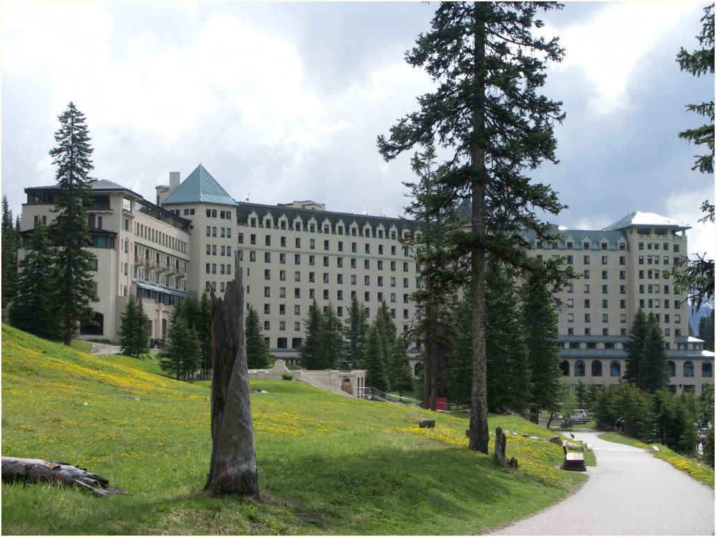 lake louise hotel